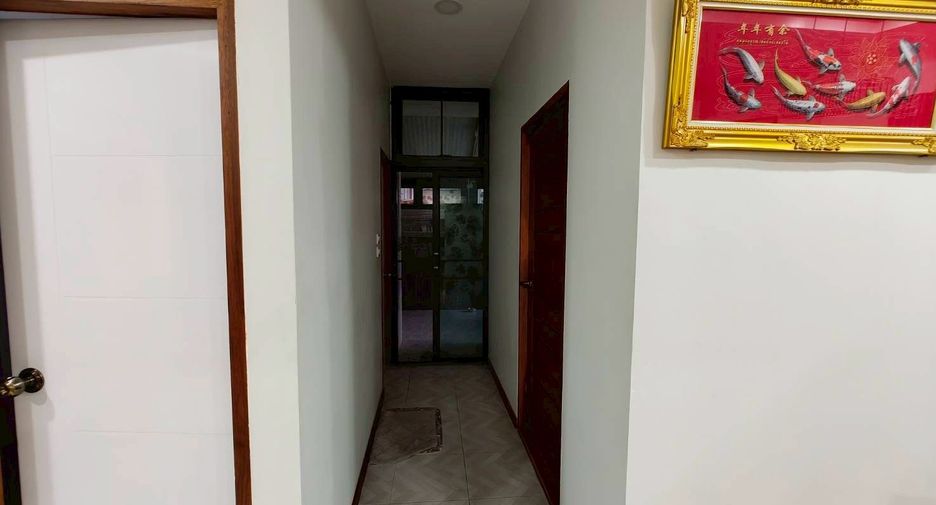 For sale 4 bedrooms house in Don Mueang, Bangkok