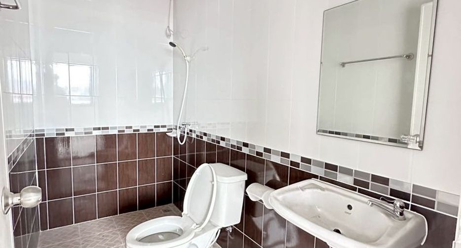 For sale 6 bedrooms retail Space in Si Racha, Chonburi
