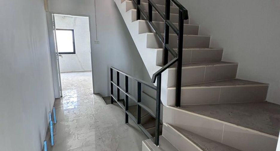 For sale 6 bedrooms retail Space in Si Racha, Chonburi