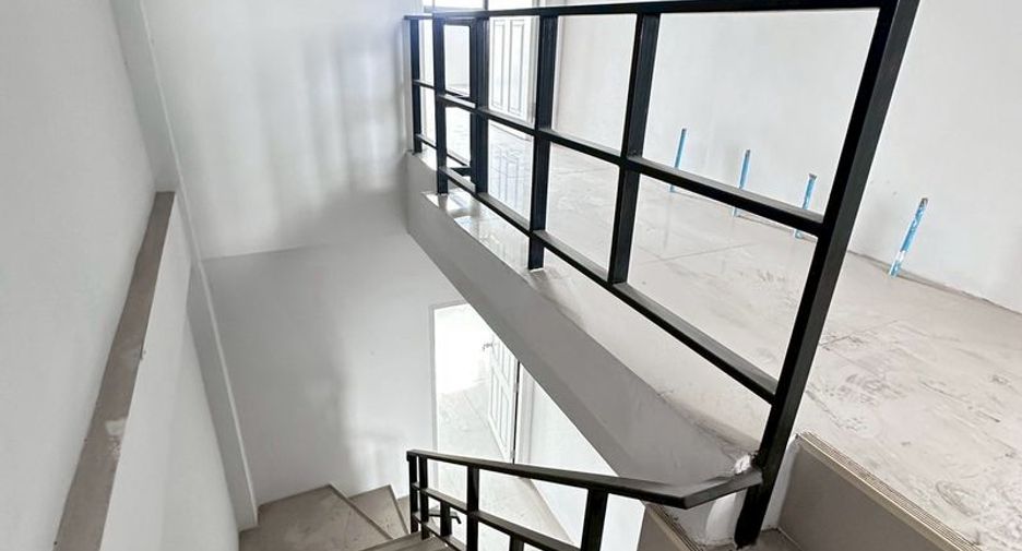 For sale 6 bedrooms retail Space in Si Racha, Chonburi