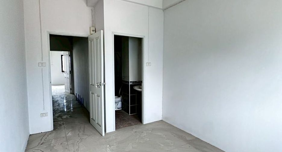 For sale 6 bedrooms retail Space in Si Racha, Chonburi
