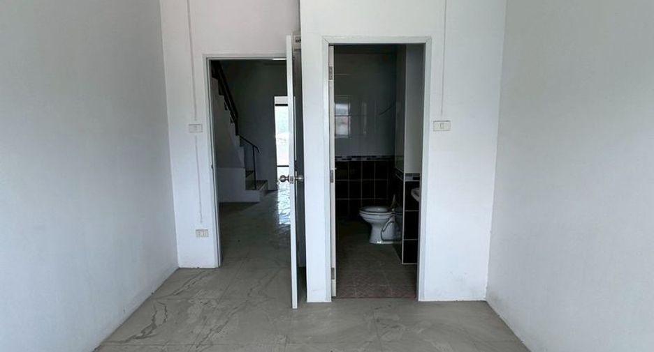 For sale 6 bedrooms retail Space in Si Racha, Chonburi