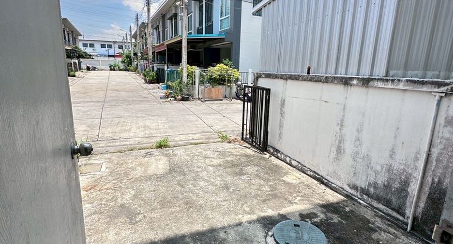 For sale 6 bedrooms retail Space in Si Racha, Chonburi