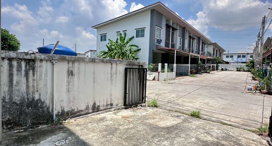 For sale 6 bedrooms retail Space in Si Racha, Chonburi