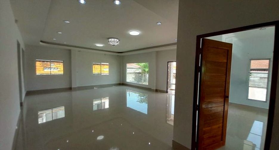 Haus zum Kauf mit 3 Zimmer in Bang Lamung, Chonburi