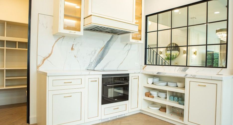 For rent 4 bedrooms house in Saphan Sung, Bangkok