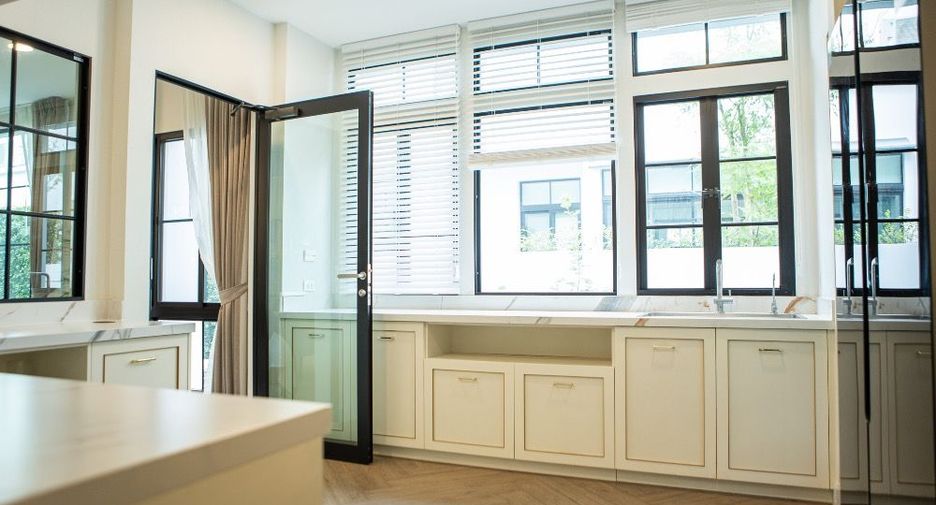 For rent 4 bedrooms house in Saphan Sung, Bangkok