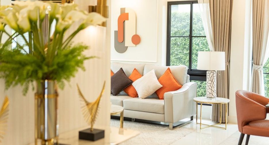 For rent 4 bedrooms house in Saphan Sung, Bangkok