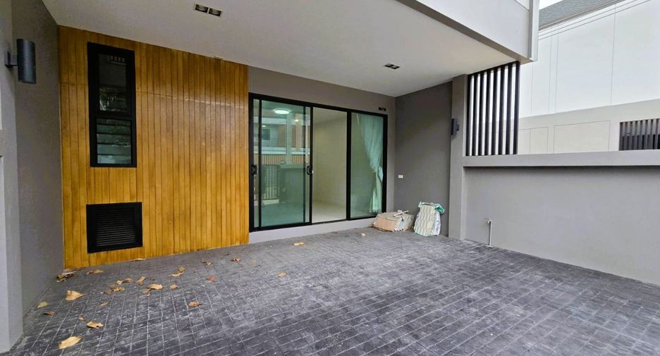 For sale 4 bedrooms townhouse in Mueang Samut Songkhram, Samut Songkhram