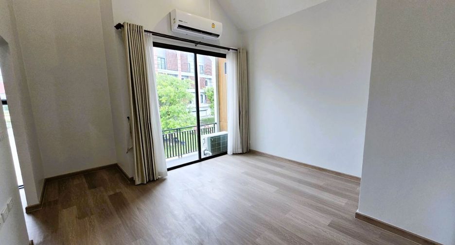 For sale 4 bedrooms townhouse in Mueang Samut Songkhram, Samut Songkhram