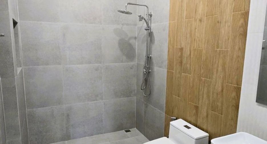 For sale 4 bedrooms townhouse in Mueang Samut Songkhram, Samut Songkhram