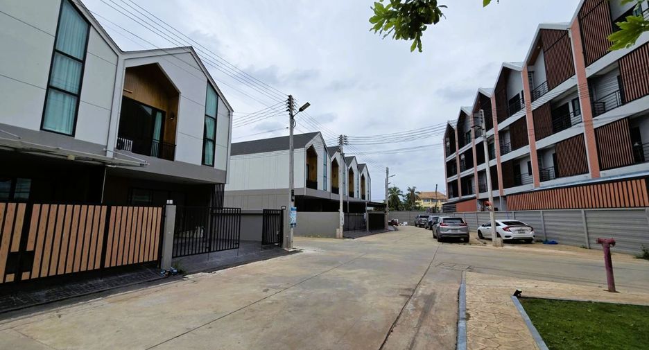 For sale 4 bedrooms townhouse in Mueang Samut Songkhram, Samut Songkhram