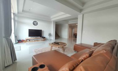 For sale 5 bedrooms house in Mueang Chiang Mai, Chiang Mai