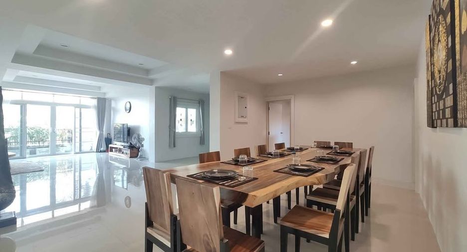 For sale 5 bedrooms house in Mueang Chiang Mai, Chiang Mai