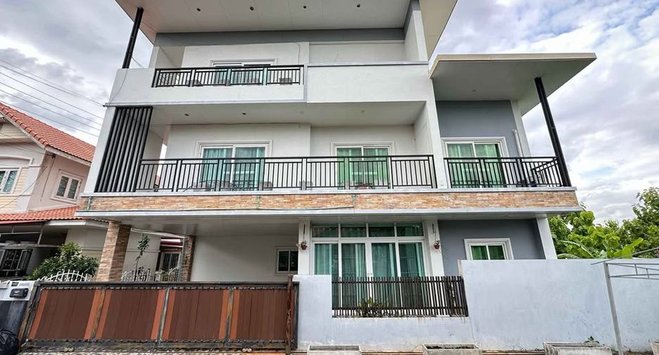 For sale 5 bedrooms house in Mueang Chiang Mai, Chiang Mai