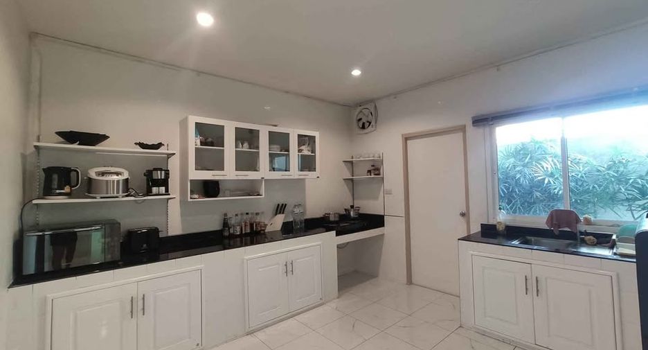For sale 5 bedrooms house in Mueang Chiang Mai, Chiang Mai