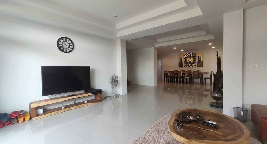 For sale 5 bedrooms house in Mueang Chiang Mai, Chiang Mai
