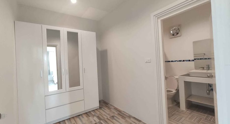 For sale 5 bedrooms house in Mueang Chiang Mai, Chiang Mai
