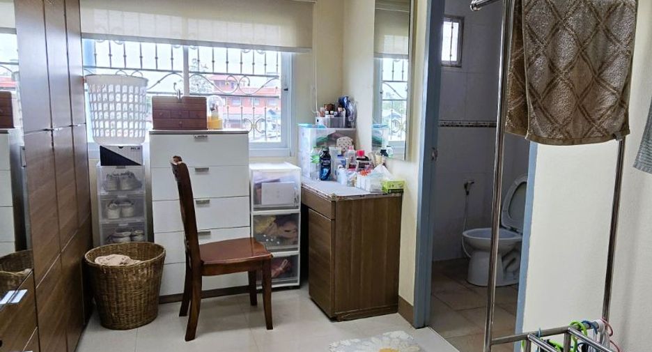 For sale 6 bedrooms retail Space in Mueang Samut Songkhram, Samut Songkhram