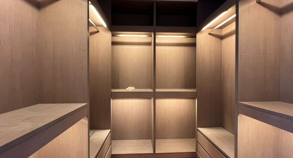 For sale 3 bedrooms condo in Pathum Wan, Bangkok