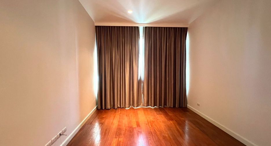 For sale 3 bedrooms condo in Pathum Wan, Bangkok
