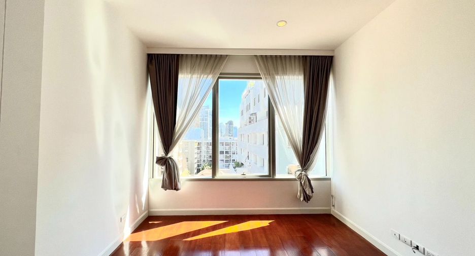 For sale 3 bedrooms condo in Pathum Wan, Bangkok