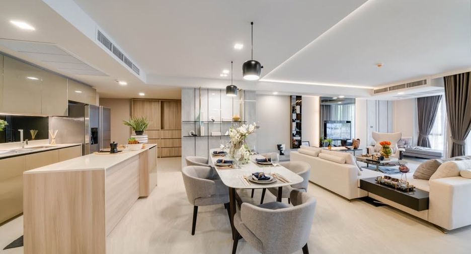 Condo en alquiler de 3 habitaciones en Watthana, Bangkok