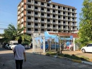 Oficina en venta en Krathum Baen, Samut Sakhon