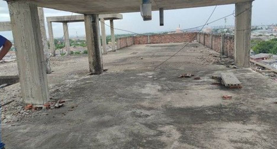 Oficina en venta en Krathum Baen, Samut Sakhon