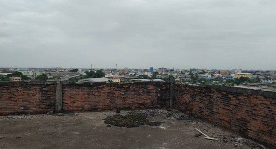 Oficina en venta en Krathum Baen, Samut Sakhon