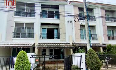 Casa adosada en venta de 3 habitaciones en Prawet, Bangkok