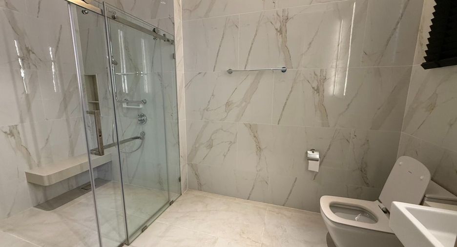 For rent 5 bedrooms house in Suan Luang, Bangkok