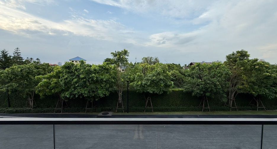 For rent 5 bedrooms house in Suan Luang, Bangkok
