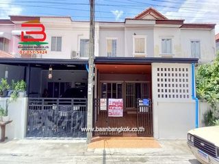 Reihenhaus zum Kauf mit 3 Zimmer in Nong Chok, Bangkok