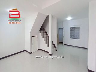 Reihenhaus zum Kauf mit 3 Zimmer in Nong Chok, Bangkok