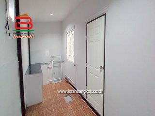 Reihenhaus zum Kauf mit 3 Zimmer in Nong Chok, Bangkok