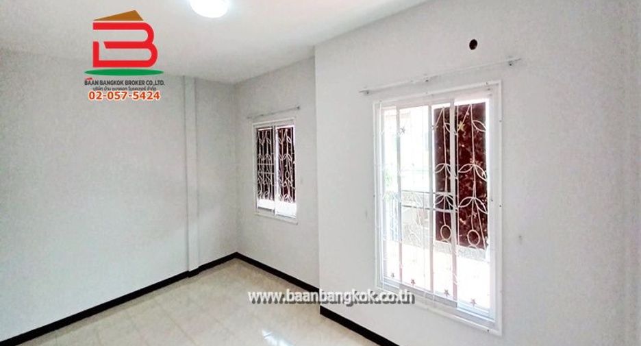 For sale 3 bedrooms townhouse in Nong Chok, Bangkok