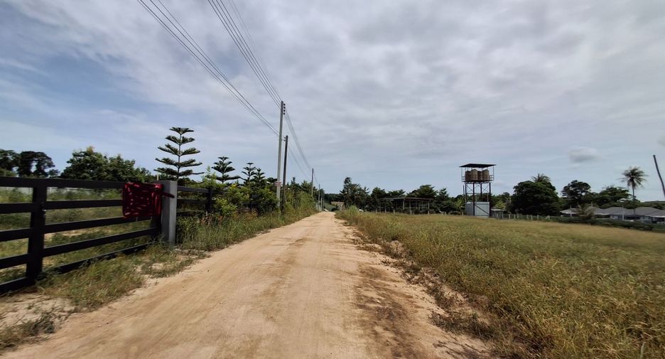 À vendre 30 chambres local commercial à Nikhom Phatthana, Rayong