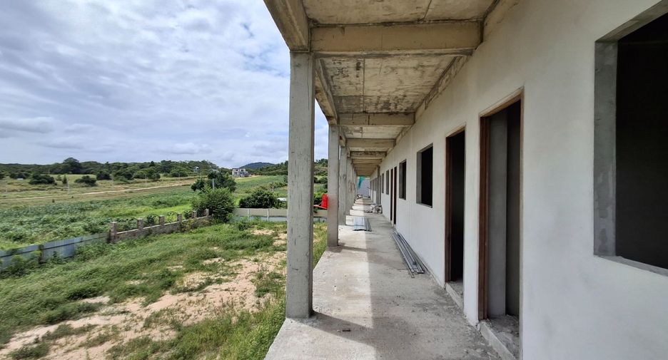 À vendre 30 chambres local commercial à Nikhom Phatthana, Rayong