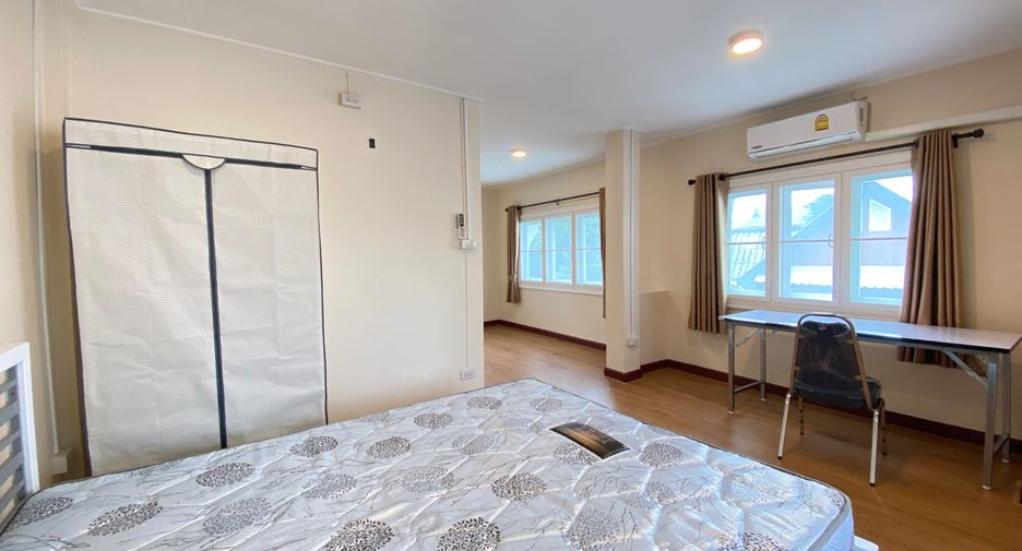 For rent 2 bedrooms townhouse in Mueang Chiang Mai, Chiang Mai