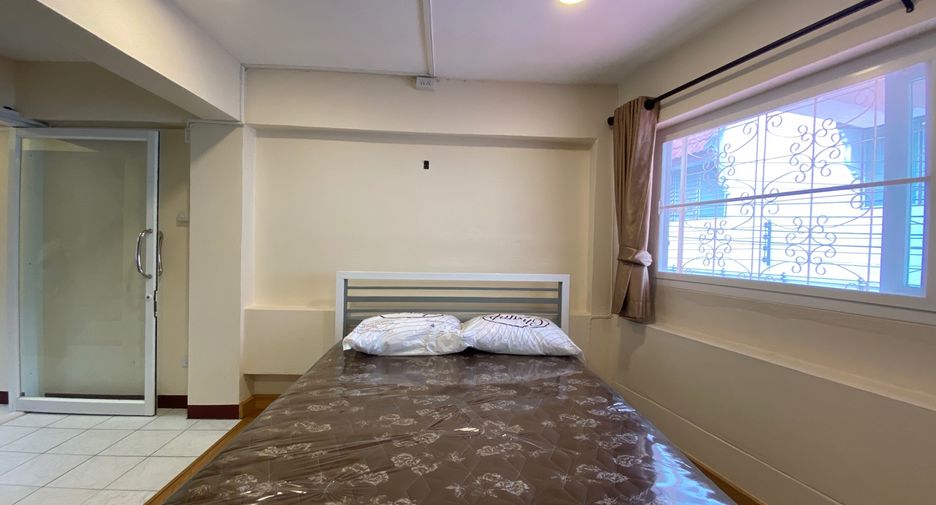 For rent 2 bedrooms townhouse in Mueang Chiang Mai, Chiang Mai