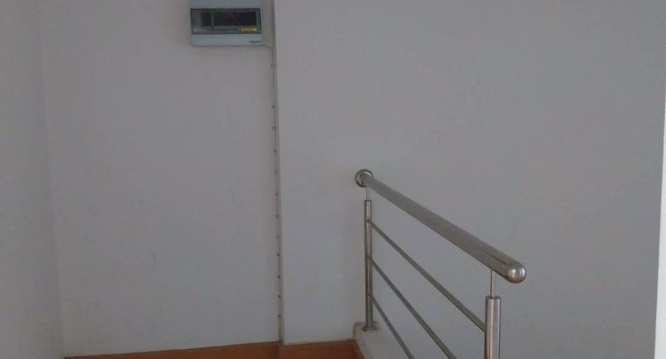 出售 4 卧室 联排别墅 在 Mueang Samut Sakhon, Samut Sakhon