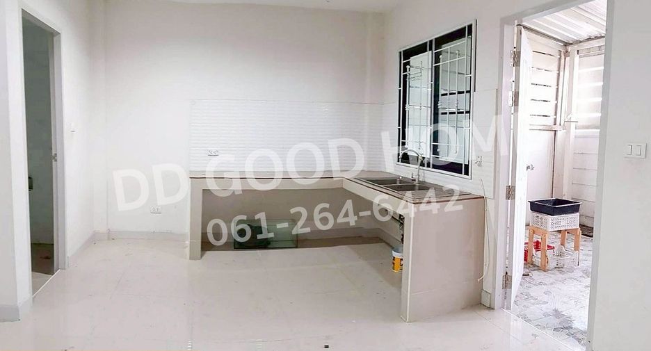 For sale 3 bedrooms townhouse in San Kamphaeng, Chiang Mai