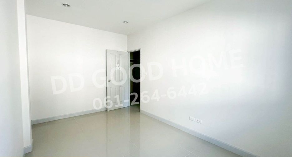 For sale 3 bedrooms townhouse in San Kamphaeng, Chiang Mai