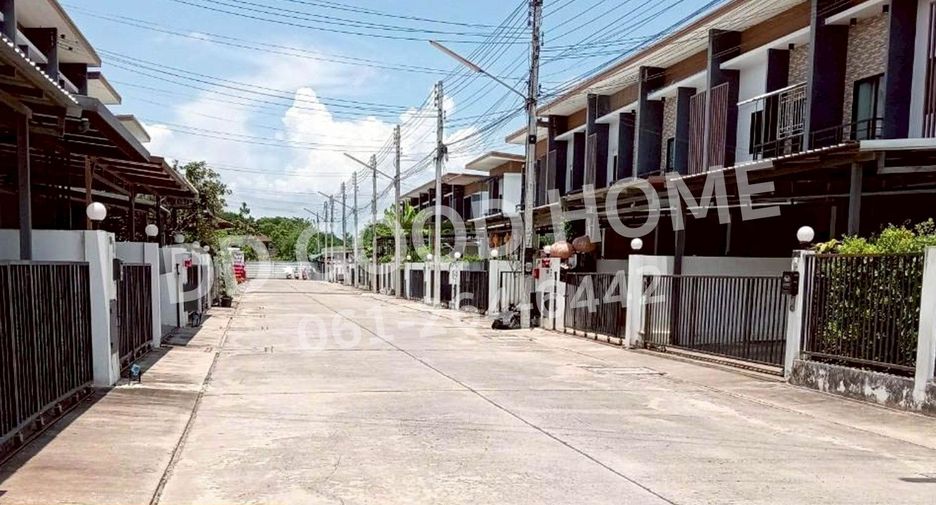 For sale 3 bedrooms townhouse in San Kamphaeng, Chiang Mai