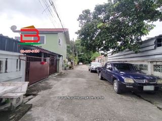 For rent and for sale 4 bedrooms townhouse in Saphan Sung, Bangkok