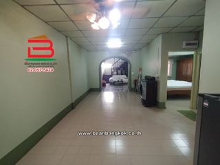 For rent and for sale 4 bedrooms townhouse in Saphan Sung, Bangkok