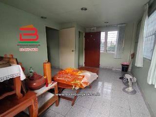 For rent and for sale 4 bedrooms townhouse in Saphan Sung, Bangkok
