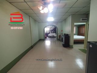For rent and for sale 4 bedrooms townhouse in Saphan Sung, Bangkok