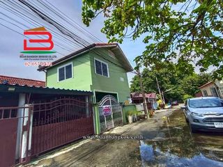For rent and for sale 4 bedrooms townhouse in Saphan Sung, Bangkok
